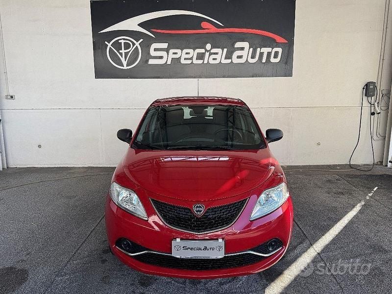 Rosso Usata 2016 Lancia Ypsilon Platinum Due volumi | 8000 € (Buon prezzo) - Immagine 1/4