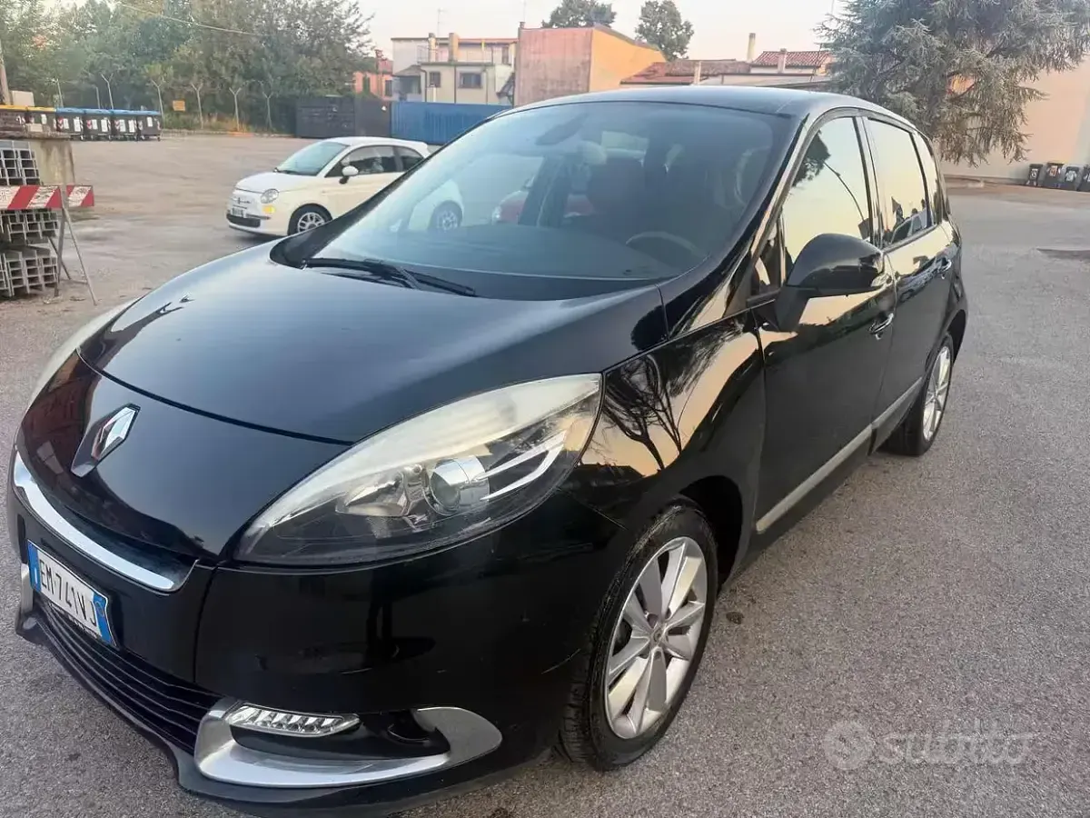 Usata Renault Scénic III Bose Edition 110 CV (80 kW) 2012 Nero Monovolume