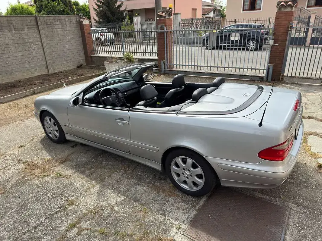 Usata Mercedes CLK200 Avantgarde 192 CV (141 kW) 2000 Argento Cabrio