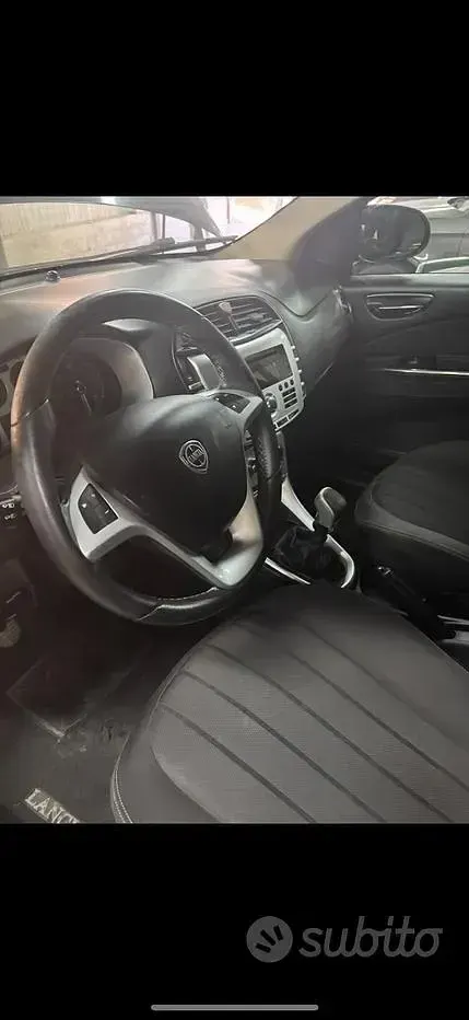 Usata Lancia Delta 120 CV (88 kW) 2011 Nero Utilitaria
