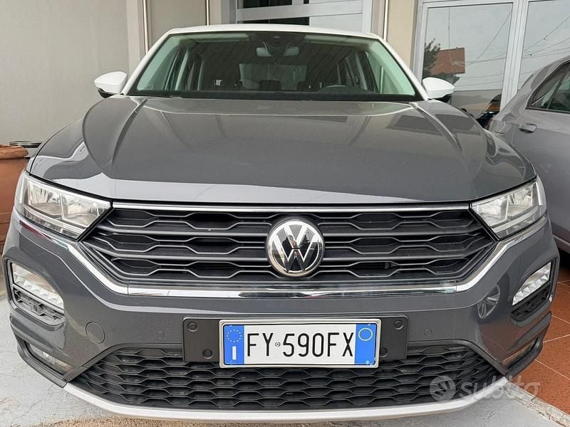 Usado VW T-Roc Advance 116 CV (85 kW) 2019 Gris SUV