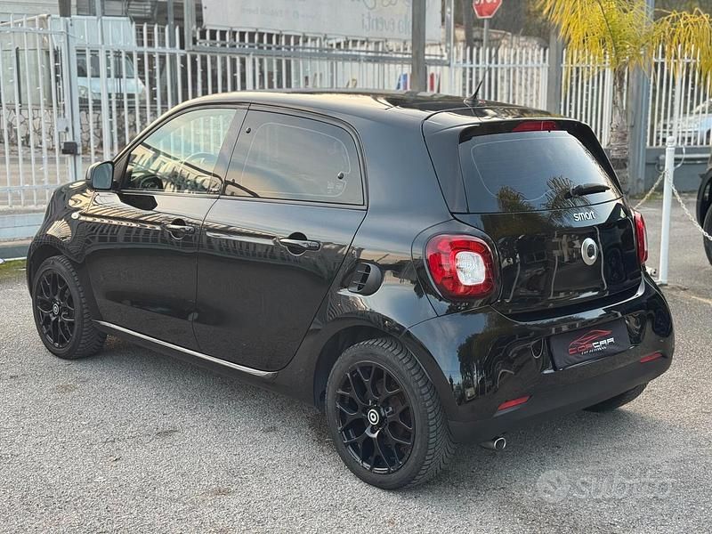 Usata Smart ForFour Prime 89 CV (65 kW) 2019 Nero Utilitaria
