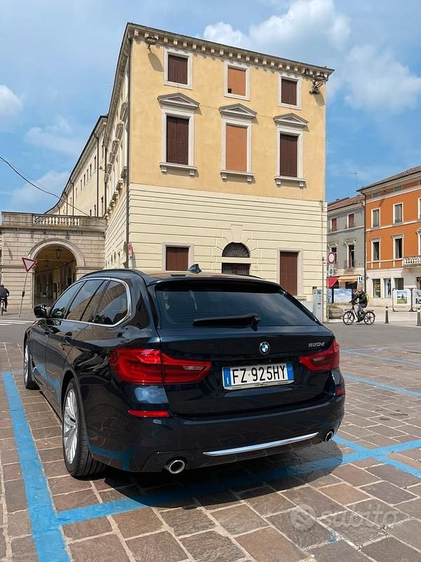 Usata BMW 520 Luxury Line 190 CV (139 kW) 2019 Blu/azzurro Station wagon