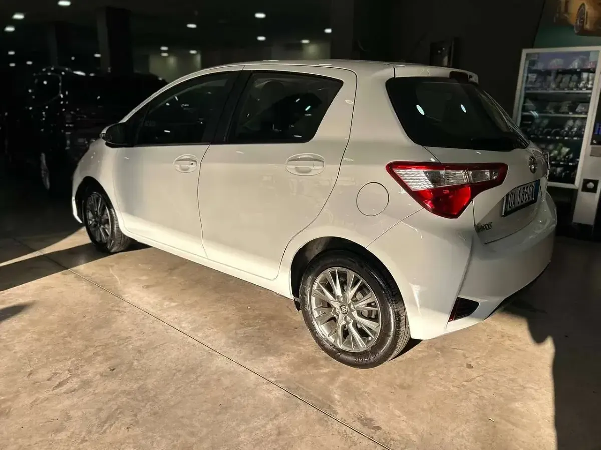 Usata Toyota Yaris Active 72 CV (52 kW) 2019 Bianco Berlina