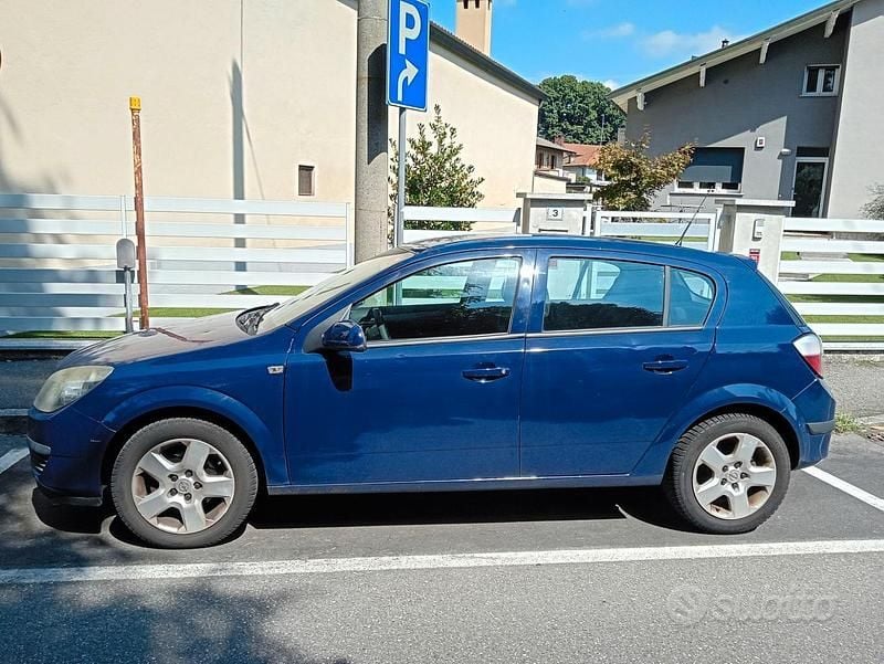 Usata Opel Astra 90 CV (66 kW) 2006 Utilitaria