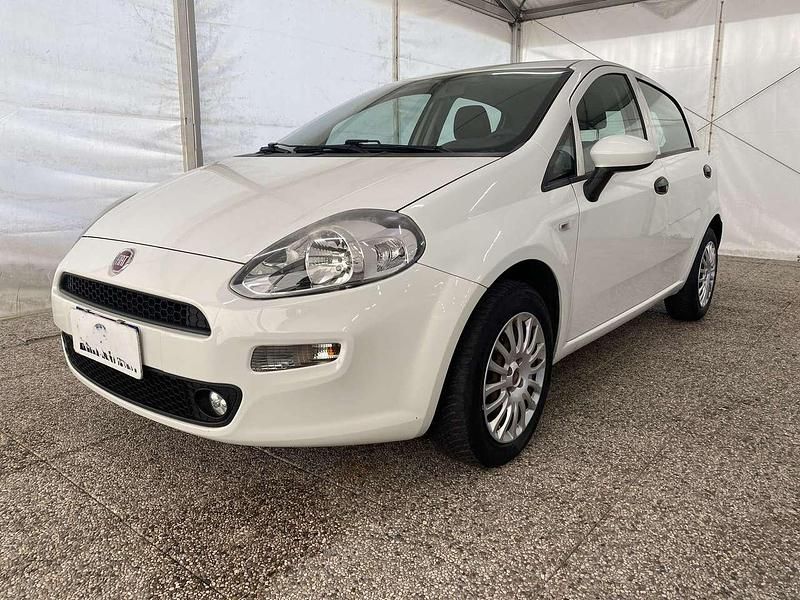 Bianco Usata 2018 Fiat Punto Tre volumi | 7400 € (Buon prezzo) - Immagine 1/4