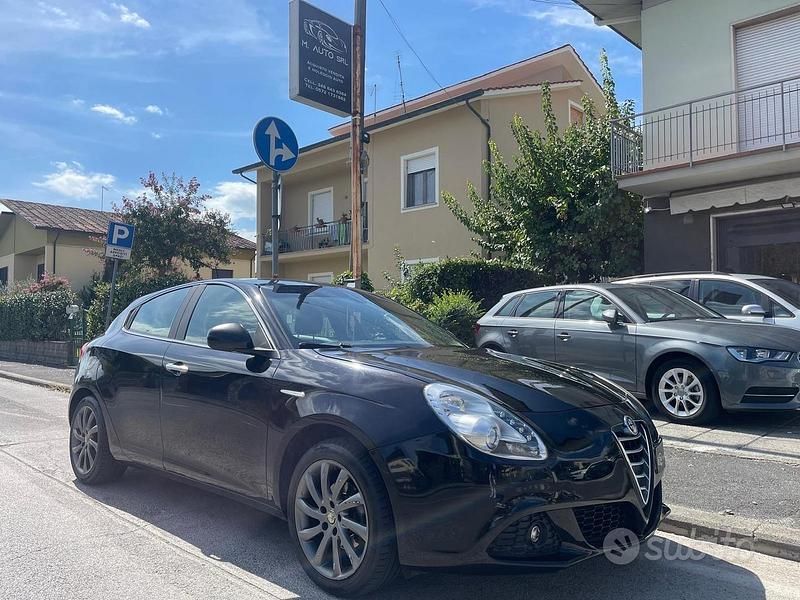 Marrone Usata 2013 Alfa Romeo Giulietta Exclusive Due volumi | 3500 € (Ottimo prezzo) - Immagine 1/4