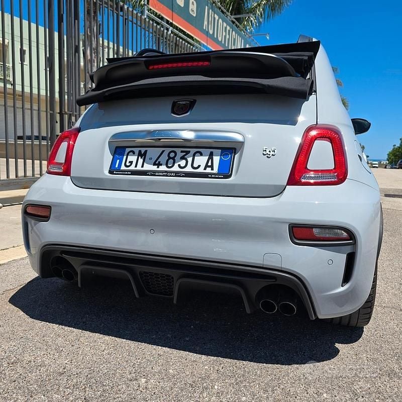 Usata Abarth 595C 180 CV (132 kW) 2023 Grigio Cabrio