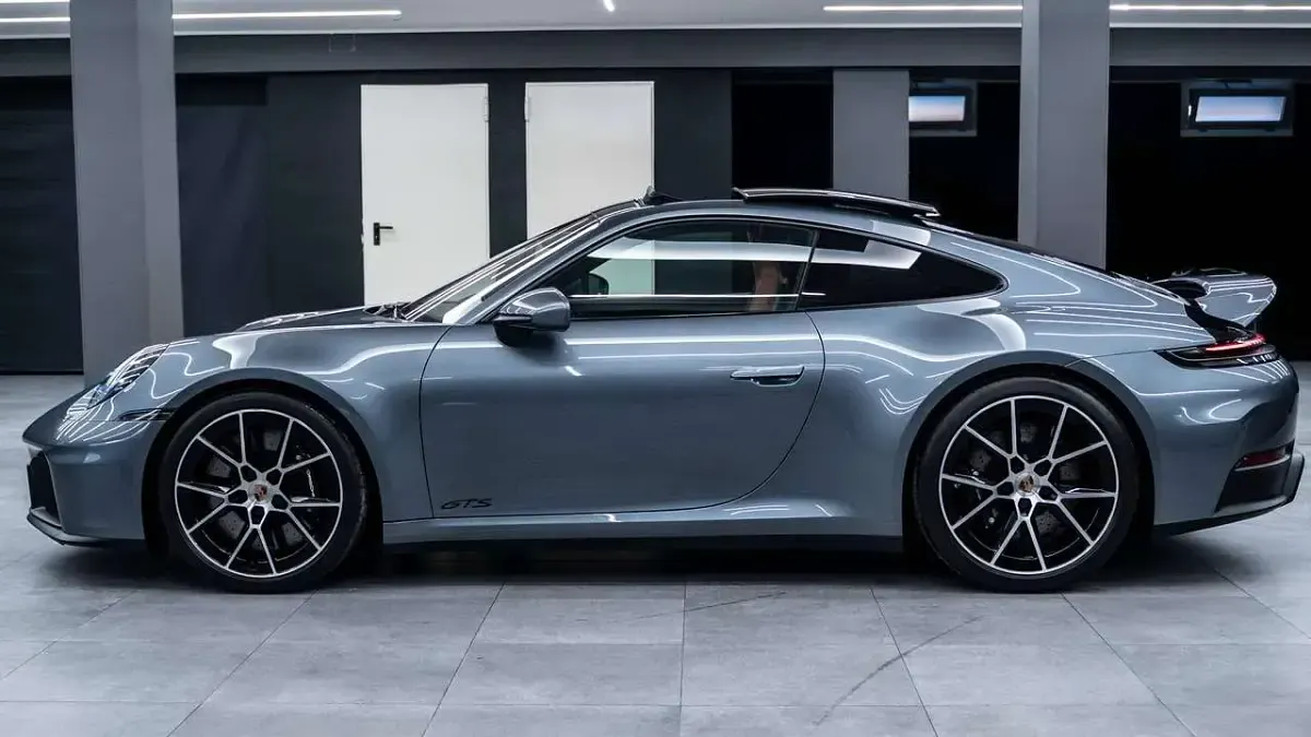 Usata Porsche 911 541 CV (397 kW) 2025 Grigio vanadio metall perlato Coupé