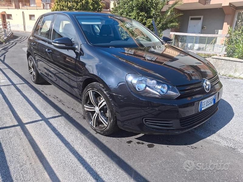 Usado VW Golf VI 110 CV (80 kW) 2010 Negro Utilitario