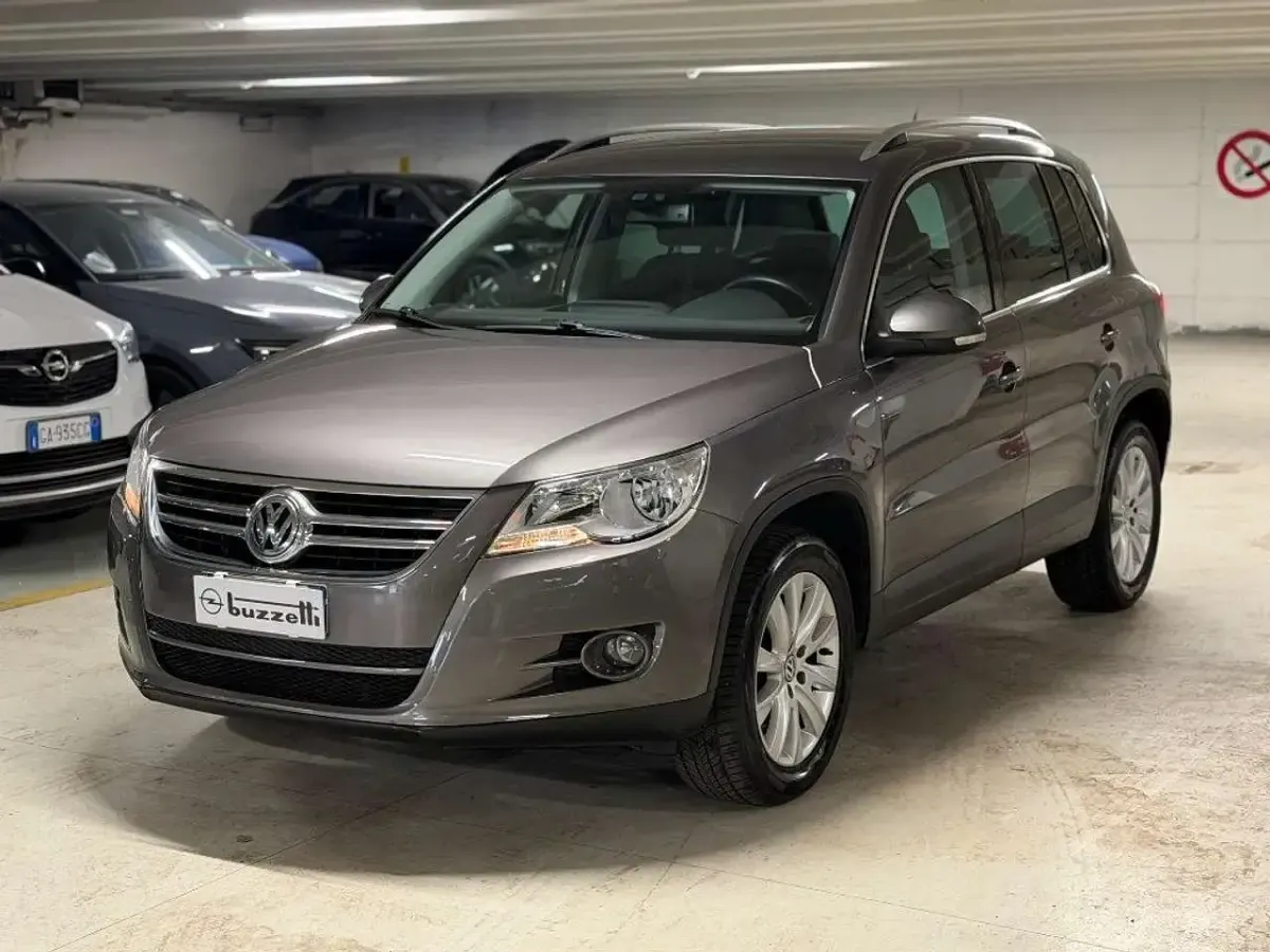 Usata VW Tiguan Sportline 140 CV (102 kW) 2010 Grigio medio SUV
