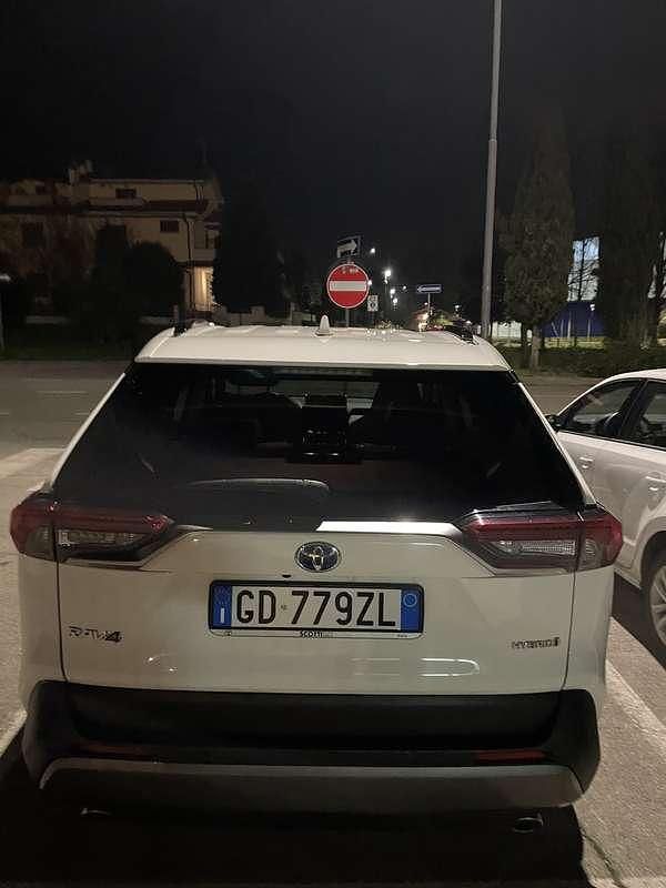 Usata Toyota RAV4 Hybrid Active 178 CV (130 kW) 2021 SUV