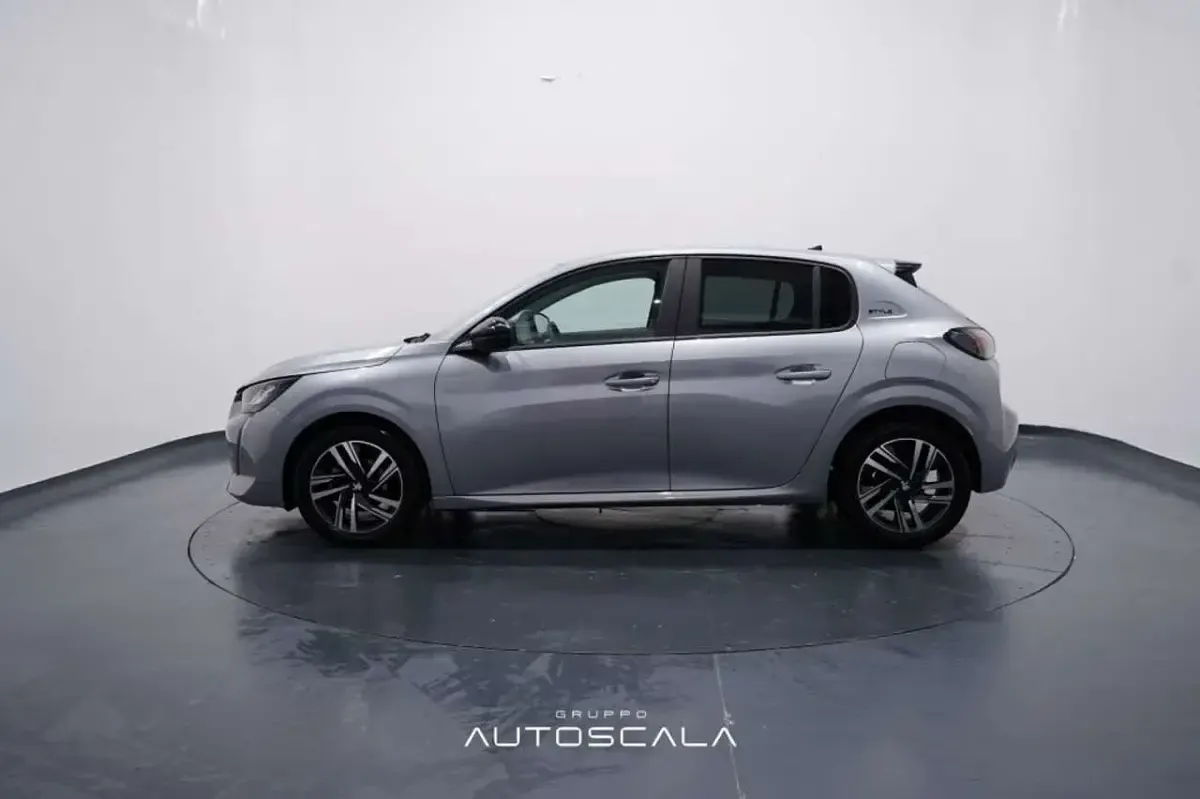 Usata Peugeot 208 Style 75 CV (55 kW) 2024 Grigio artense met. Utilitaria