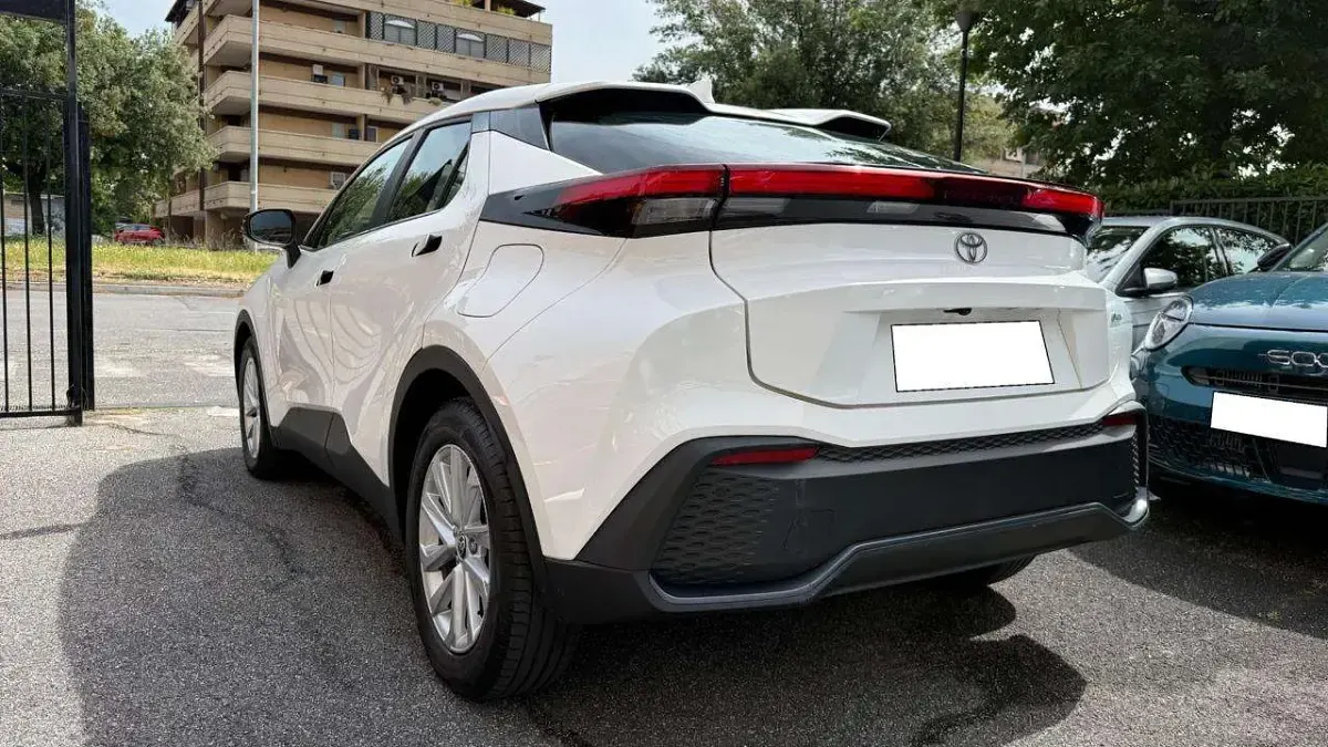 Occasion Toyota C-HR Active 98 ch (72 kW) 2024 Blanc SUV