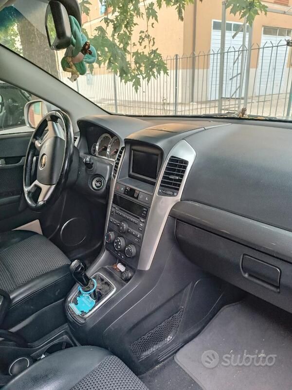 Usata Chevrolet Captiva 150 CV (110 kW) 2008 Grigio SUV