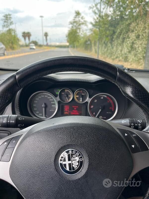 Bianco Usata 2010 Alfa Romeo MiTo Due volumi | 4000 € - Immagine 1/4