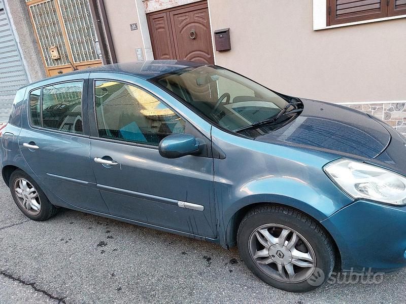 Usata Renault Clio III 85 CV (62 kW) 2011 Blu Berlina