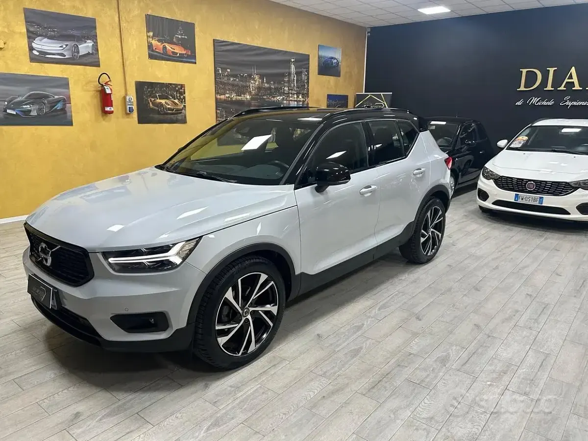 Usata Volvo XC40 R-Design 150 CV (110 kW) 2019 Grigio SUV