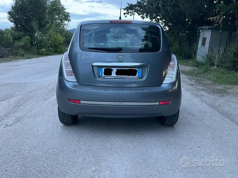 Usata Lancia Ypsilon 75 CV (55 kW) 2011 Grigio Utilitaria