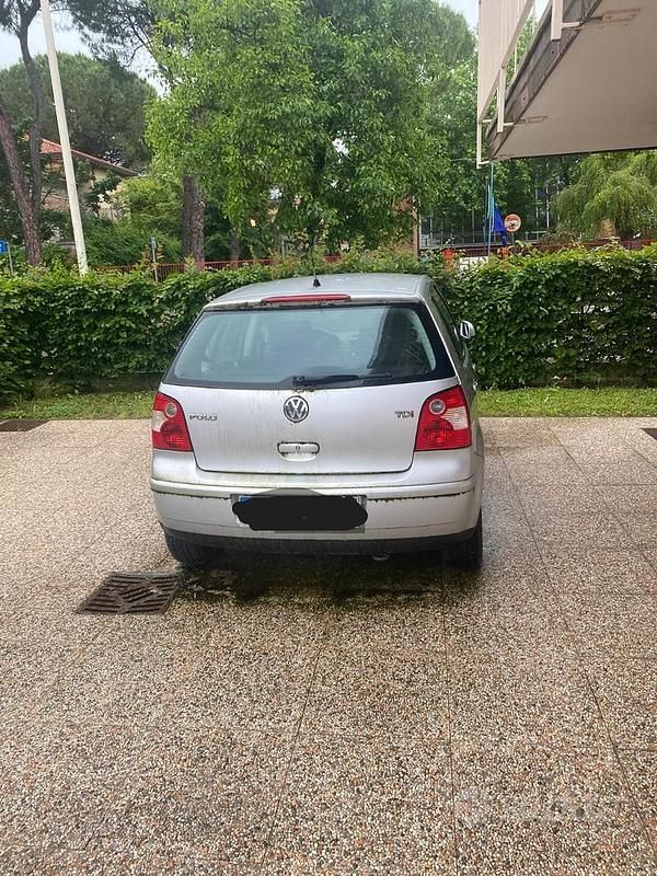 Usata VW Polo 75 CV (55 kW) 2004 Grigio Utilitaria