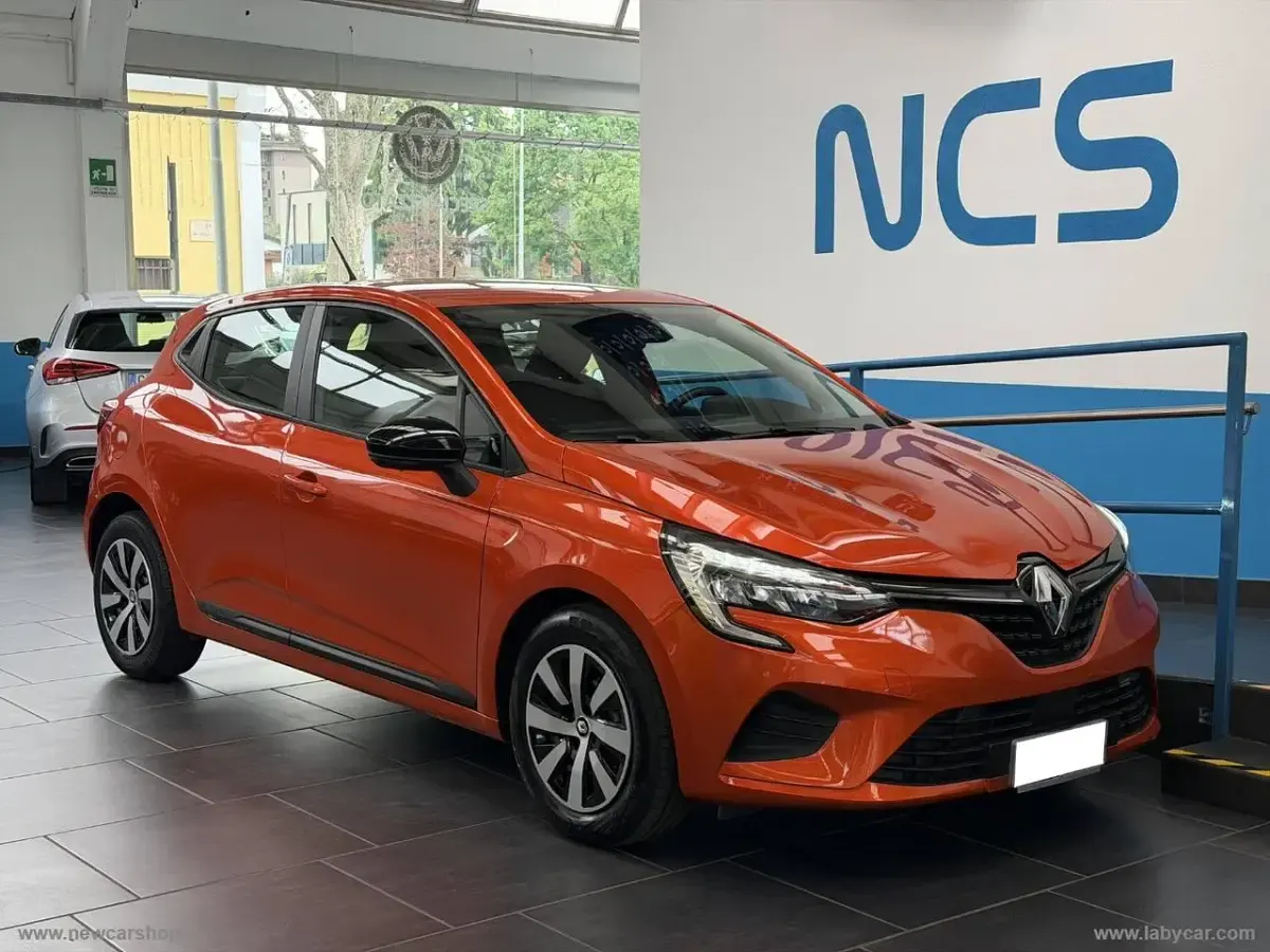 Usata Renault Clio Equilibre 66 CV (48 kW) 2023 Arancione Utilitaria