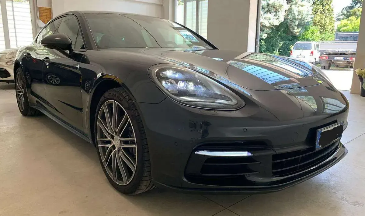 Usata Porsche Panamera 330 CV (242 kW) 2018 Grigio Berlina