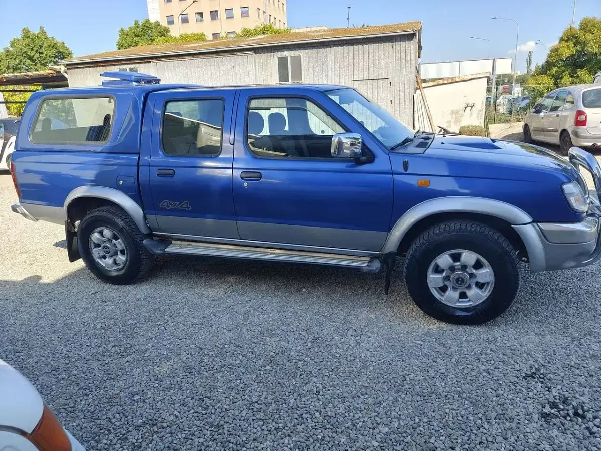 Usata Nissan Navara 133 CV (97 kW) 2002 Other Pick-up