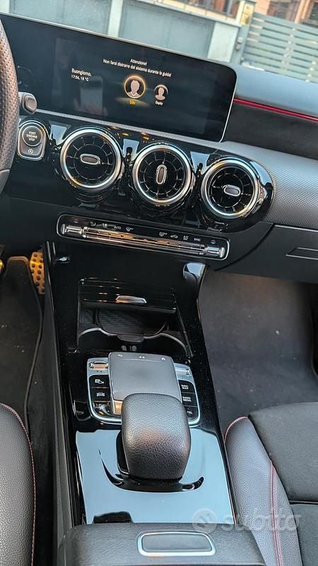 Usata Mercedes A180 116 CV (85 kW) 2019 Nero Berlina