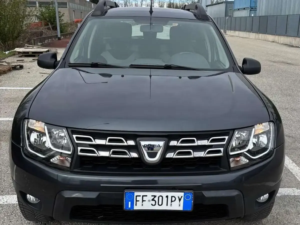 Usata Dacia Duster Black Shadow 114 CV (83 kW) 2016 Grigio SUV