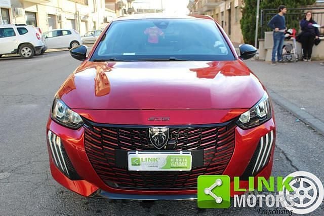 Usata Peugeot 208 Allure 101 CV (74 kW) 2024 Rosso Utilitaria