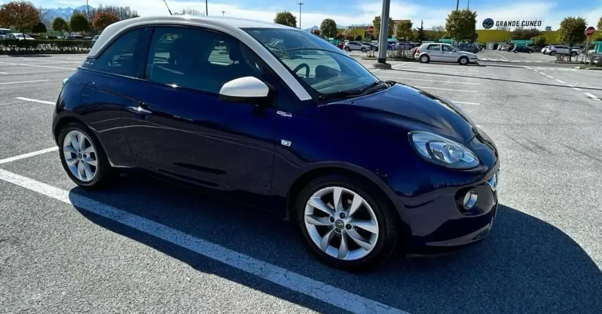 Usata Opel Adam 69 CV (50 kW) 2015 Bluazzurro Utilitaria
