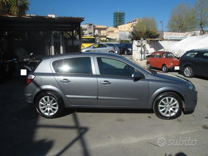 Usata Opel Astra 100 CV (73 kW) 2006 Grigio Berlina