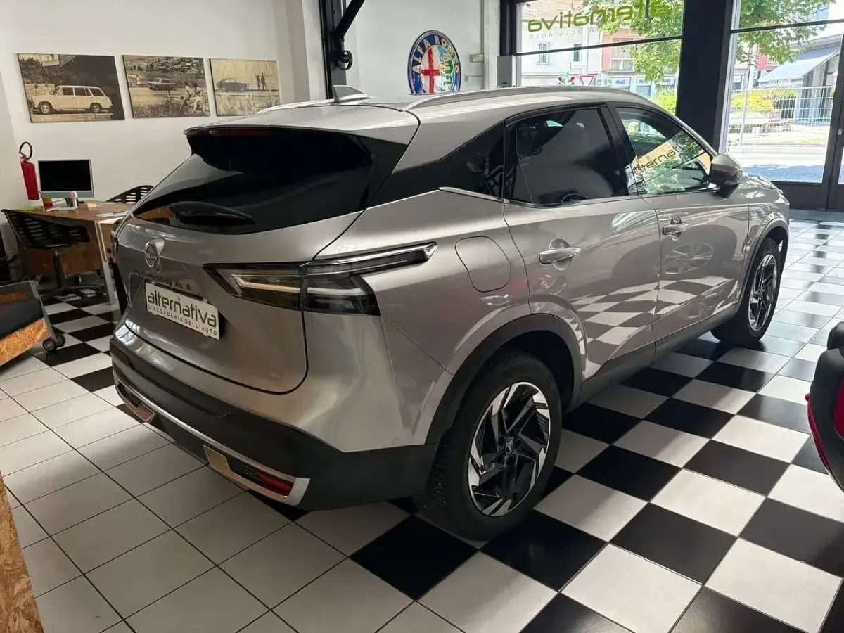 Usata Nissan Qashqai N-Connecta 140 CV (102 kW) 2025 Grigio SUV