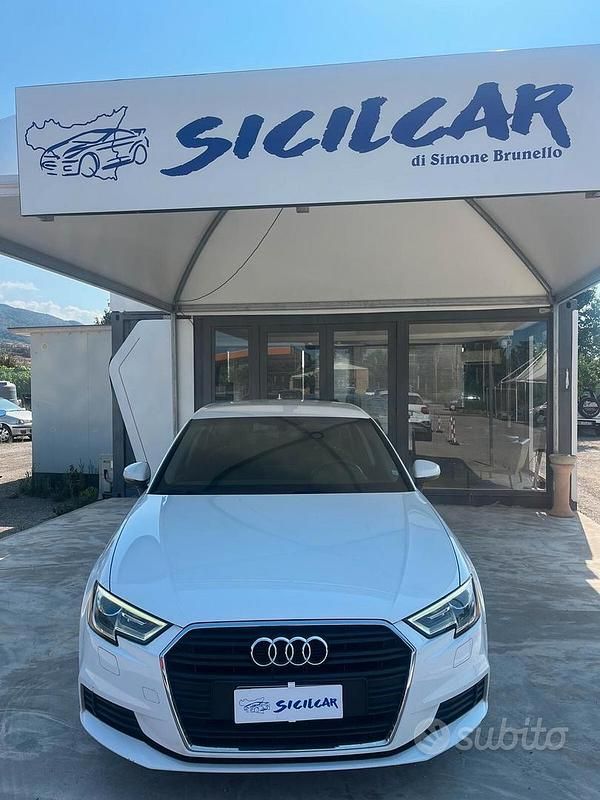 Bianco Usata 2017 Audi A3 Sport Tre volumi | 13.000 € (Buon prezzo) - Immagine 1/4