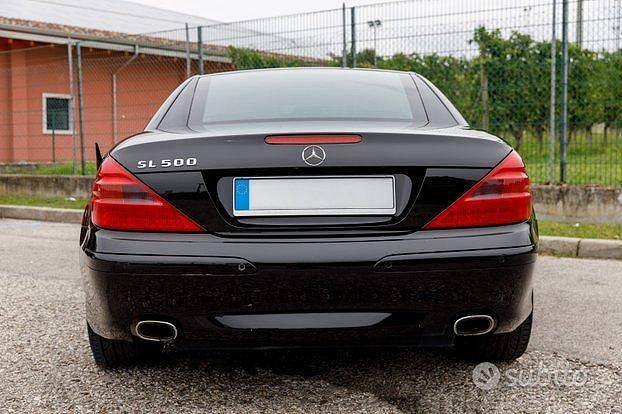 Usata Mercedes SL500 326 CV (239 kW) 2002 Nero Cabrio