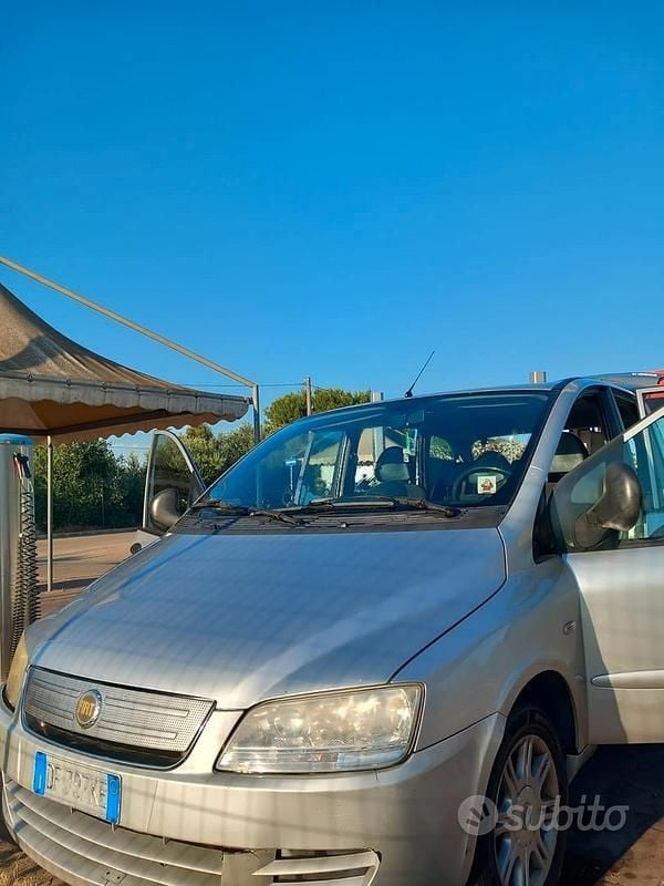 Usata Fiat Multipla 103 CV (75 kW) 2006 Grigio Monovolume