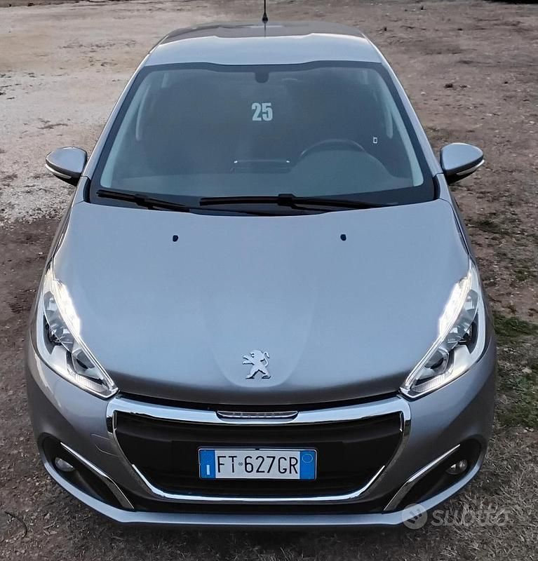 Usata Peugeot 208 Active 102 CV (75 kW) 2019 Grigio Utilitaria