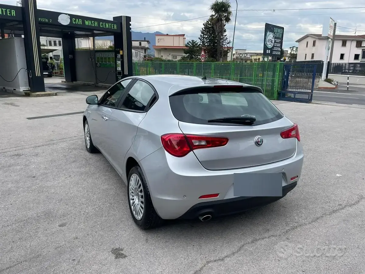 Usata Alfa Romeo Giulietta 120 CV (88 kW) 2017 Grigio Utilitaria