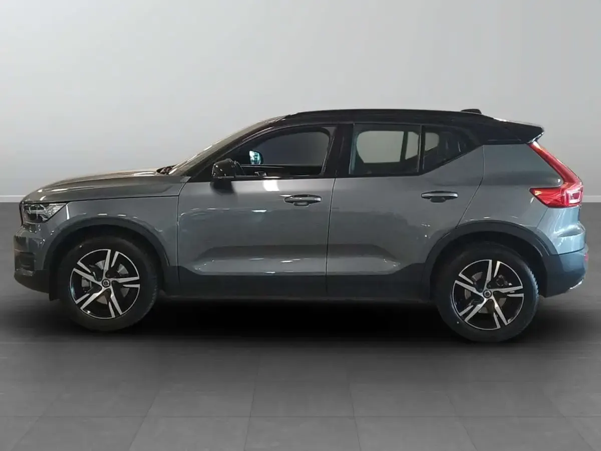 Usata Volvo XC40 R-Design 247 CV (181 kW) 2018 5v grigio mangano metallizzato SUV