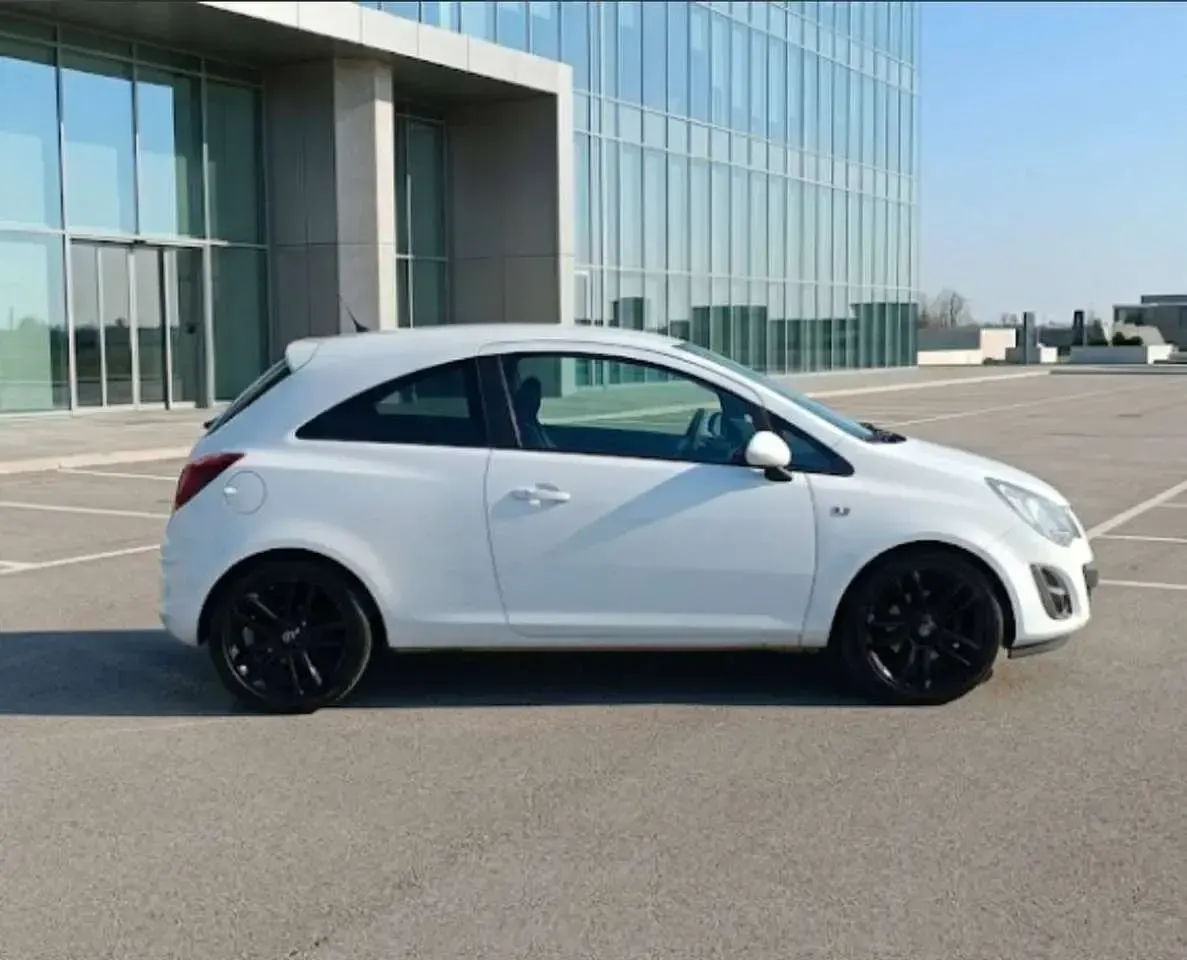 Usata Opel Corsa 86 CV (63 kW) 2011 Bianco Utilitaria