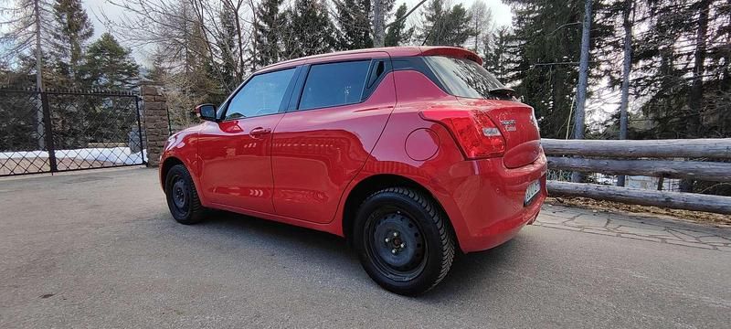 Usata Suzuki Swift 83 CV (61 kW) 2021 Rosso Utilitaria