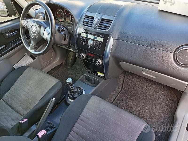 Second-hand Suzuki SX4 135 CP (99 kW) 2011 Negru SUV