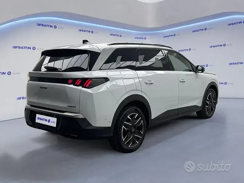 Usata Peugeot 5008 Allure 196 CV (144 kW) 2025 Bianco SUV