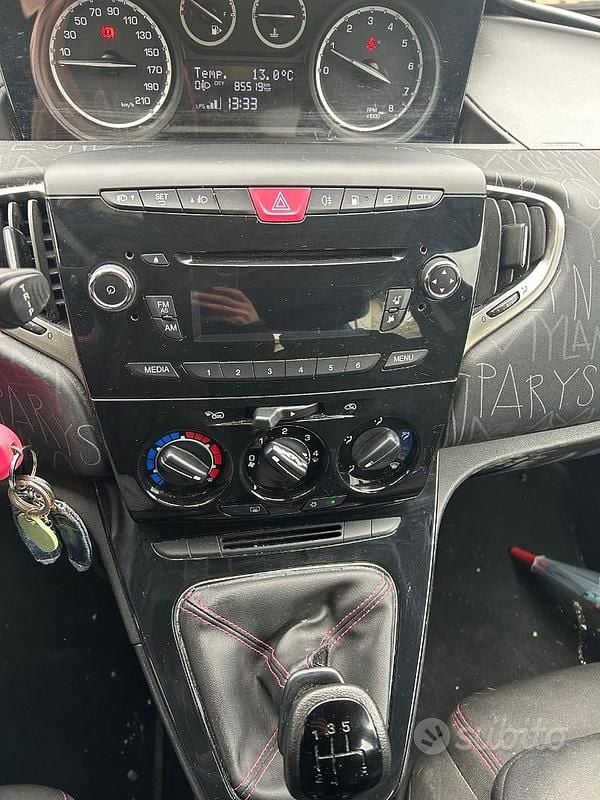 Usata Lancia Ypsilon 69 CV (50 kW) 2013 Nero Utilitaria