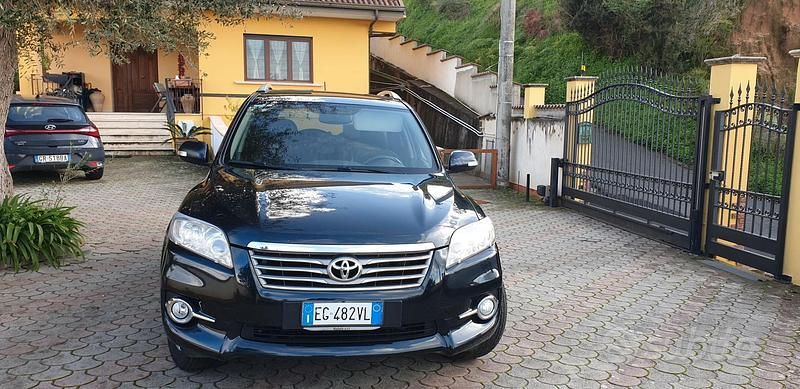 Usata Toyota RAV4 150 CV (110 kW) 2011 Nero SUV