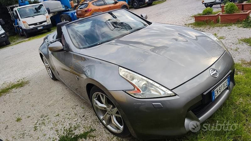 Grigio Usata 2012 Nissan 370Z Cabrio | 30.000 € (Buon prezzo) - Immagine 1/2