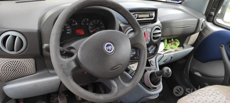 Usata Fiat Doblò 105 CV (77 kW) 2005 Grigio Monovolume