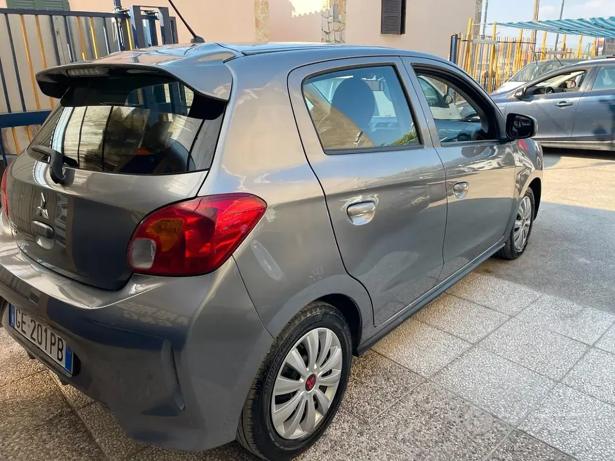 Usata Mitsubishi Space Star Intense 71 CV (52 kW) 2021 Grigio Utilitaria
