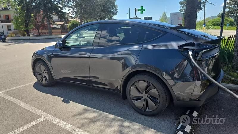 Usata Tesla Model Y Long Range AWD 378 kW (514 CV) 2025 Grigio SUV