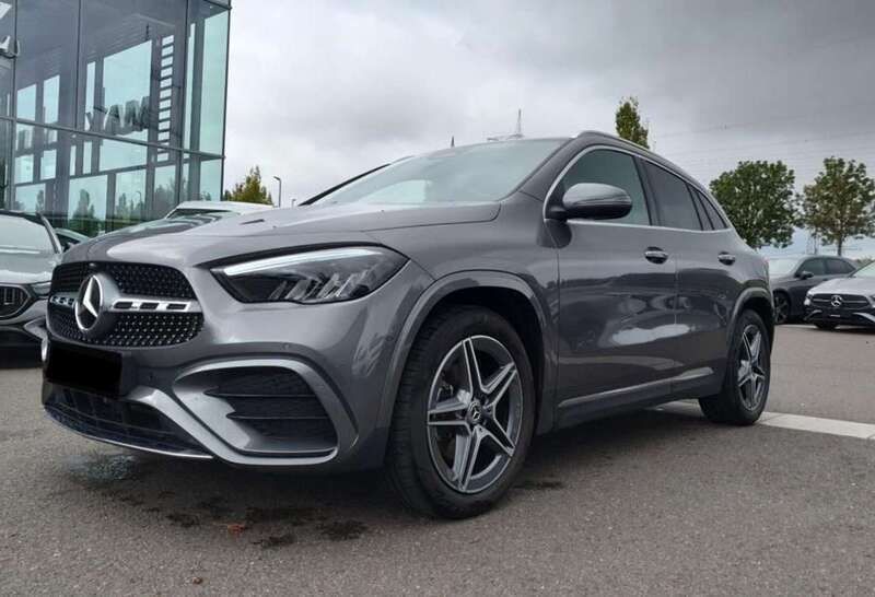 Grigio Usata 2024 Mercedes GLA200 Premium SUV | 44.500 € (Buon prezzo) - Immagine 1/4